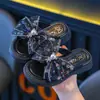 Pantuflas de Malla con Encaje para Niñas Verano Nuevo Estilo Zapatos de Princesa para Niñas con Suela Suave Punta de Perla Tacones Planos para el Hogar Moda