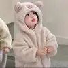 Casaco de Pelúcia Fofo e Quente para Meninas Bebês Outono Inverno com Capuz Forrado de Fleece Orelhas de Porquinho Tridimensionais Roupas de Algodão Espessadas