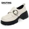 Novos Estilos de Mocassins 2026 com Solas Grossas, Estilosos e Que Aumentam a Altura, Couro Macio da Moda, Confortáveis e Fáceis de Usar, Sapatos Pequenos de Couro Estilo Britânico