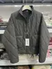 Otoño e invierno 2024 nuevo abrigo chaqueta acolchada de algodón de manga larga con cordones, bolsillo grande, cremallera, cuello alto, color liso, estilo europeo y americano, chaqueta acolchada de algodón lavado para mujer
