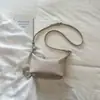 Bolsa de Palha Casual Baguete Feminina 2026 Verão Nova Bolsa de Ombro Único Tecida Bolsa de Axila Moda Bolsa Meia-Lua Bolsa Transversal