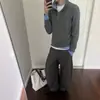 Suéter de punto en capas estilo universitario americano, falso dos piezas, cuello de doble capa acanalado, manga larga intelectual, polo, ajuste old money para hombre