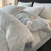 Colección de otoño e invierno: juego de ropa de cama de terciopelo de leche de cuatro piezas, funda de edredón de forro polar coral gruesa por ambos lados y juego de sábanas de franela de tres piezas