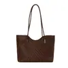 Bolsa Tote Tecida Feminina 2026 Novo Estilo Grande Capacidade Bolsa de Ombro Trabalho Deslocamento Diário Versátil Estilo Férias Bolsa de Palha