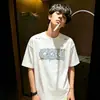 2026 Nova Camiseta de Manga Curta Bordada com Letra Masculina de Verão Solta para Alunos do Ensino Fundamental e Médio Top de Algodão Puro Pesado