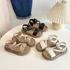 Sandálias Novas para Meninas 2026 Verão Estilo Coreano Sapatos de Princesa Solado Macio Sapatos de Praia Antiderrapantes Respiráveis para Crianças Pequenas, Médias e Grandes