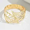Pulsera Hueca de Metal con Forma de Hoja, Brazalete de Lujo Ligero de Moda, Joyería de Mano de Venta Caliente Transfronteriza de Amazon al por Mayor