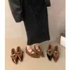 Zapatos peludos de punta para mujer, para uso exterior en otoño e invierno, nuevos mocasines Mary Jane con estampado de leopardo 2025, zapatos de algodón con forro de felpa