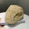 Sombrero de Mujer Vintage 2025 Nuevo Estampado de Leopardo Gorra Frontal Estilo Japonés Circunferencia de Cabeza Grande Adelgazante Facial Reversible Gorra de Pico de Pato Tendencia