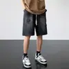 Shorts de mezclilla de color claro para hombre con estampado de estrellas, dobladillo deshilachado, diseño de cordón, marca americana de alta calle moderna, pantalones casuales holgados de cinco puntos
