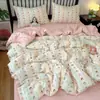 Conjunto de cuatro piezas de algodón fresco y lindo con estampado de dibujos animados, estilo INS de algodón puro, adorable y suave, adecuado para todas las estaciones, juego de tres piezas para dormitorio
