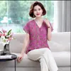 Blusa floral de manga curta para o verão da mamãe, decote V, modelagem solta, afina a silhueta, camiseta fina casual e versátil para mulheres de meia-idade e idosas