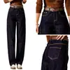 Calça jeans feminina de sarja azul escuro com perna curva, cintura alta, estilo retrô, com costura aparente, corte solto, efeito emagrecedor e design de perna larga