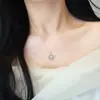 Collar hueco de trébol de cuatro hojas de plata de ley s925 para mujer, adornado con circonita, estilo de lujo ligero, sensación de alta gama, color dorado, estilo old money