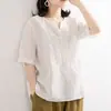 Camisa Bordada de Algodão e Linho Estilo Novo Verão 2023 Feminina Artística Solta Pulôver Punho Curto Bordado Botão Decote V Tamanho Grande Camiseta