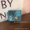 Mini Bolsa Kangkang Colgante Pequeño Patrón de Serpiente Cuero Raro Cabeza de Bolsa Pequeña Estuche Protector para Auriculares Bolsa de Almacenamiento Accesorios para Colgar en el Coche