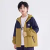 Chaqueta con Capucha de Bloques de Color para Niños Estilo Primavera/Otoño 2026 Nueva Chaqueta Cortavientos para Exteriores para Niños Medianos/Grandes Trendy Casual