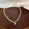 Colar de pérolas em camadas duplas estilo francês para mulheres, luxo leve com toque de alta qualidade, corrente para clavícula, gargantilha com design de nicho moderno, atacado