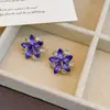 Pendientes de Plata de Aguja Estilo Nuevo con Pétalos Morados Incrustados de Diamantes para Mujer, Diseño de Nicho Versátil y Único con un Toque de Alta Gama