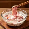 El condimento para pasta de carne hace la carne más tierna que el tofu, con una textura fina. Hace que la carne marinada sea tierna y suave, con un sabor refrescante y con cuerpo.. Los ingredientes están secos