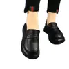 Mocassins Versáteis de Solado Macio para Mulheres 2026 Novo Estilo Britânico Sapatos de Couro Slip-On para Mulheres Sapatos com Plataforma Antiderrapante de Solado Grosso