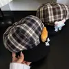 Óculos Fofos Estilo Coreano Urso Boina Xadrez para Mulheres, Chapéu Octogonal Pequeno Afina-Rosto de Outono, Chapéu de Pintor Fashion para Circunferência Craniana Grande