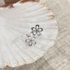Anillo de Flor Hueca de Estilo Dulce Femenino, Moderno y Versátil, Apilable, Elegante Anillo Abierto, Popular Anillo para el Dedo Índice