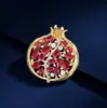 Broche Vermelho Romã de Alta Qualidade e Criativo para Mulheres com Múltiplos Filhos e Bênçãos, Alfinete de Design Exclusivo, Acessório de Moda para Terno
