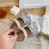 Sapatos de Pérola e Cristal para Meninas Sapatos de Lantejoula Princesa para Bebê Verão 2026 Novos Sapatos Pequenos de Couro com Solado Macio Versão Coreana