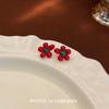 Pendientes navideños de flor roja pequeña 2024, nuevos pendientes de otoño e invierno, elegantes, de estilo retro, sencillos y combinables.