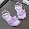 Sandálias Infantis 2026 Verão Novo Estilo Sapatos de Praia Abertos para Crianças Moda Menininhas Sandálias Princesa Borboleta com Solado Macio