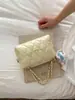 Bolsas Femininas de Nicho de Luxo 2026 Nova Coleção de Verão Estilo Coreano Bolsa Transversal Acolchoada com Corrente Bolsa Almofada Super Popular