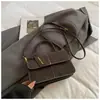 Bolso de Mano Pequeño Moderno y Único para Mujer 2025 Invierno Nueva Moda Bolso Cuadrado Pequeño de Viaje Bolso de Hombro de Alto Valor