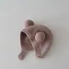 Chapéu de Proteção para Ouvido de Bebê Estilo Coreano Aconchegante e à Prova de Frio Chapéu Baotou Chapéu de Tricô com Duas Bolas Outono e Inverno Chapéu à Prova de Vento com Proteção Superior