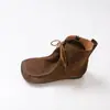 1318-209 Botas Curtas Retro de Camurça com Cadarço Femininas Outono Novo Estilo Artístico Bico Quadrado Botas de Cano Curto Xadrez