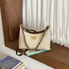 2026 Nova Bolsa de Ombro Retro Europeia e Americana para Mulheres, Grande Capacidade, Bolsa de Braço Estilosa com Corrente, Bolsa Transversal