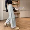 Calça cinza, cropped, de corte largo e solta - o novo estilo de 2026, um conjunto moderno de inspiração coreana, com caimento relaxado, perfeito para o outono