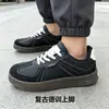 Nuevas zapatillas casuales para hombre, zapatos deportivos transpirables de cordones con punta redonda, zapatos blancos retro de suela gruesa