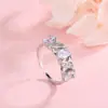 Anel Dourado com Zircônia Cravejada de Diamante Cruzado para Mulheres, Fornecimento Transfronteiriço da Moda, Temperamento Elegante, Anel Aberto Popular de Luxo Leve
