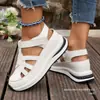 Novas sandálias plataforma femininas de tamanho grande para comércio exterior, com velcro e design vazado, estilo esportivo respirável.