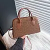 Nova Moda Leve Luxo Feminina Texturizada Versátil Retrô Pequena Bolsa Quadrada para Ir ao Trabalho, Compras, Bolsa Transversal Casual na Moda