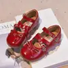 Zapatos Pequeños de Cuero con Tira Cruzada de Velcro Estilo Ballet para Niñas a la Moda 2026 Primavera/Otoño Nuevos Suela Suave Estilo Coreano Ligeros Zapatos Individuales