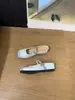 Elegante Mediapantufla Estilo Francés con Aumento Oculto de Altura para Uso en Exteriores, Nuevas Sandalias de Cuadrado con Bloques de Color y Tacón Bajo, Primavera 2026