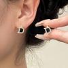 Pendientes de circonita negra en forma de D de alta calidad con diseño de nicho de Corea del Sur, elegantes y combinables, 2023