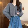 Novo Estilo de Outono Início Cardigã Curto de Tricô com Tranças Gola V Estilo Retrô Francês para Mulheres, Peça de Tricô Super Estilosa e Estilo Preguiçoso