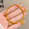 Nuevo brazalete de estilo chino deslumbrante con fragmentos de oro triangular chapado en oro, trébol de cuatro hojas retorcido con efecto de hielo picado, moderno y versátil, un regalo para mujeres