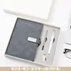 Conjunto de notebook A5 e caneta em estoque, ideal para reuniões e eventos corporativos, um presente prático com opções de personalização de logotipo.