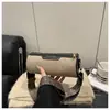 Bolsa Feminina com Textura de Camurça Moda Outono e Inverno 2025 Nova Grande Capacidade Cor Pura Simples Cilíndrica com Alça Larga Transversal Ombro
