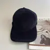 Boné de Baseball em Veludo Cotelê 100% Algodão Estilo Japonês para Homens e Mulheres, Moda Versátil com um Design Retrô Aconchegante para Outono e Inverno