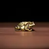 Flor de Latón Rana de Cuero Pequeños Adornos Mascota de Té Regalos de Escritorio Hecho a Mano Colección Sólida Piezas de Cobre Antiguo Animalitos Lindos